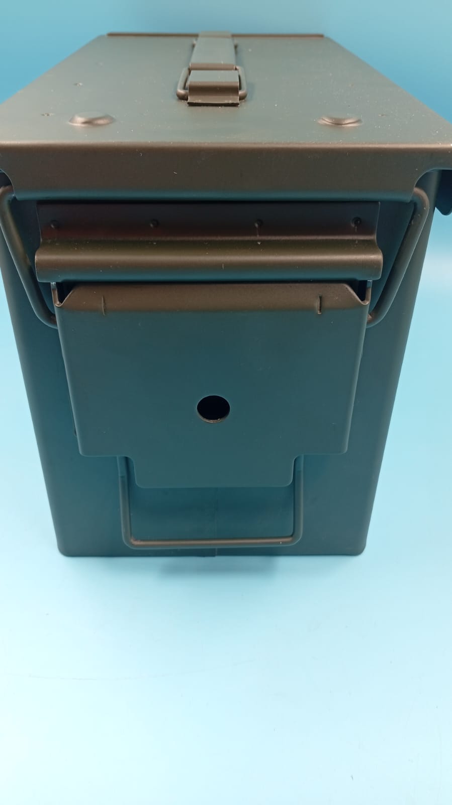 Contenedor con sistema de cierre frontal, acero de grado militar.