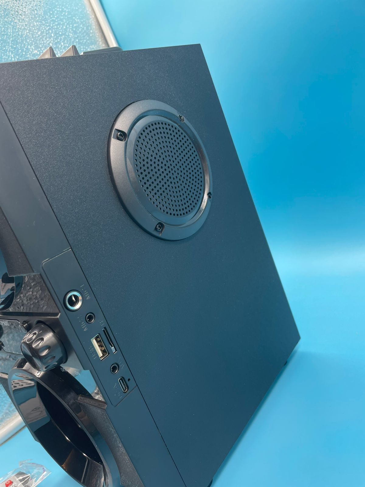 Altavoz Bluetooth portátil de 60 W (pico de 80 W) con doble subwoofer.
