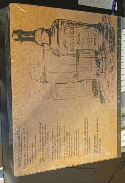 Juego de regalo de piedras y vasos de whisky y tarjetas de cóctel.