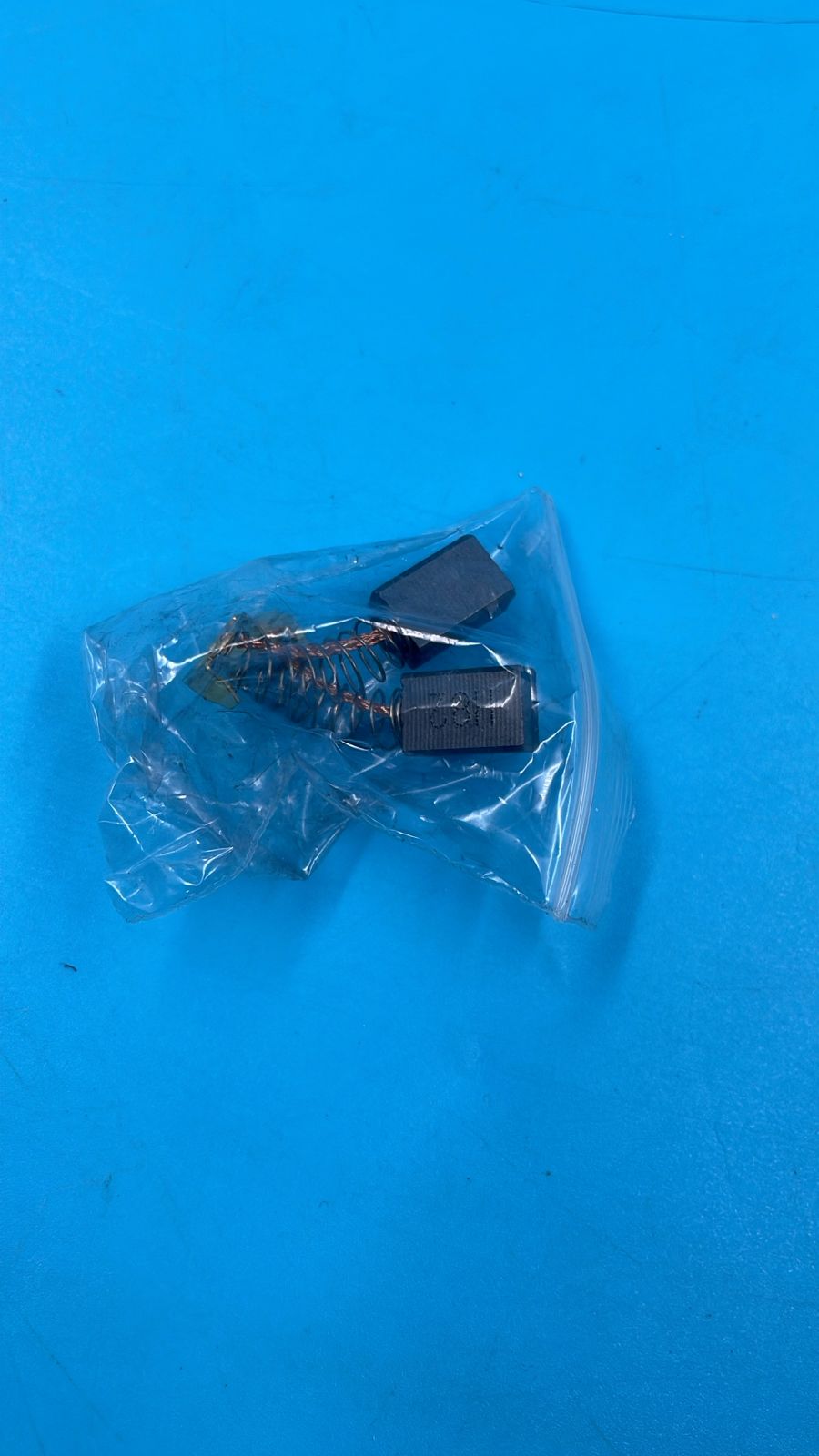 Lijadora eléctrica de 9,5 A con velocidad variable de 600 a 2600 RPM.