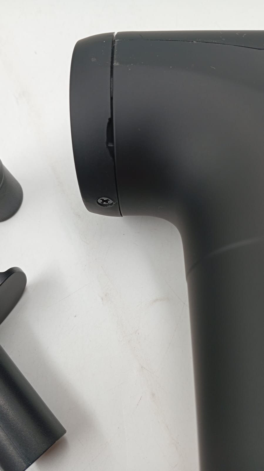 PISTOLA MASAJEADORA ELEFOR, 8 CABEZALES.(USADA CON DETALLE)