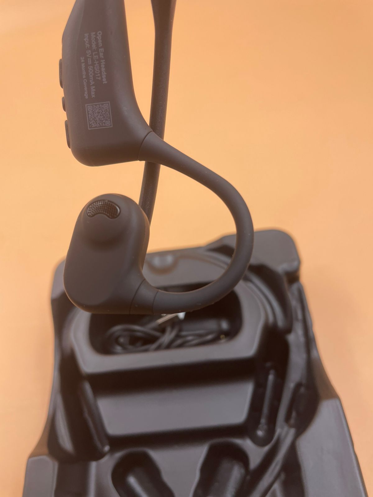LEVN - Auriculares de oído abierto con micrófono.(USADOS)