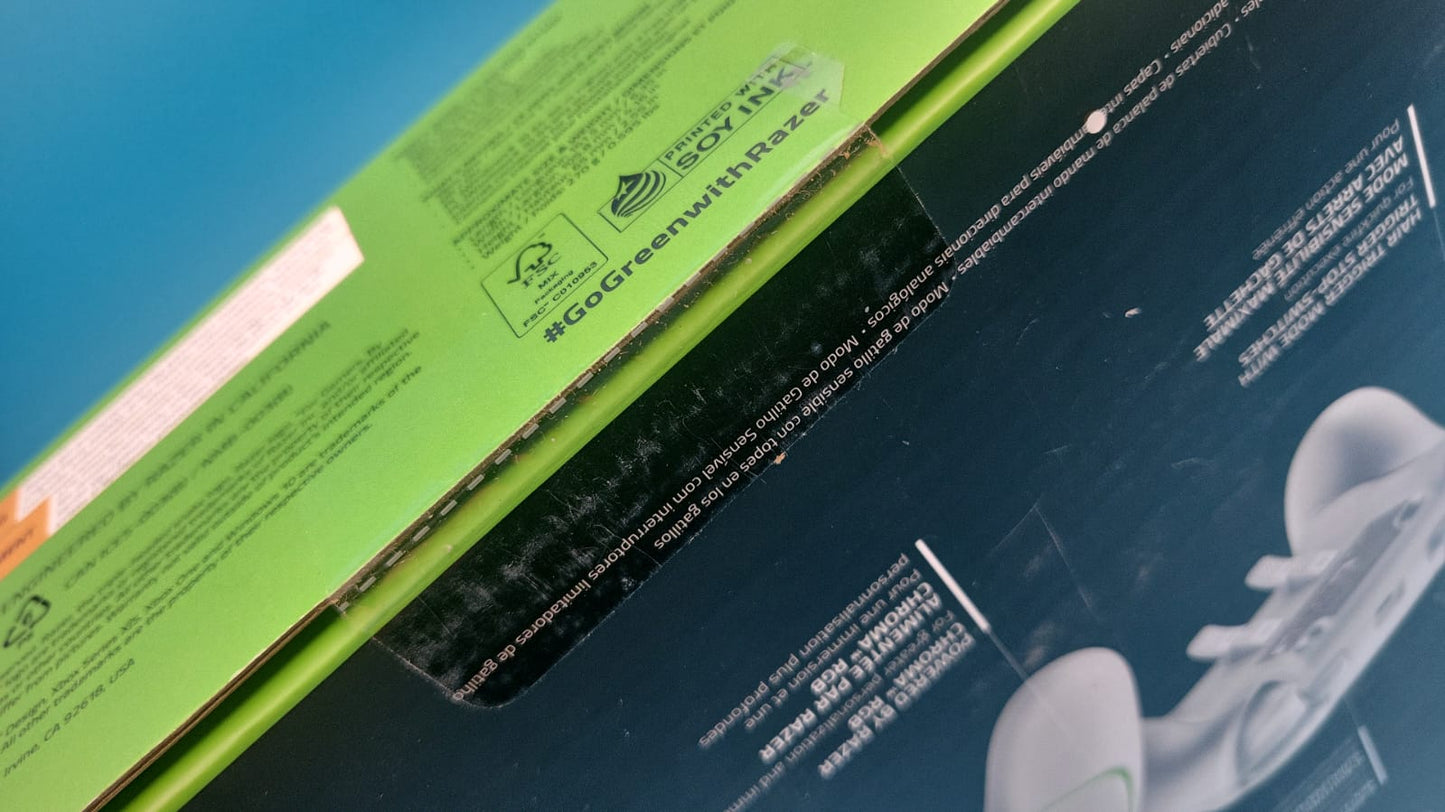 Mando profesional con cable Razer Wolverine V2 Chroma para Xbox