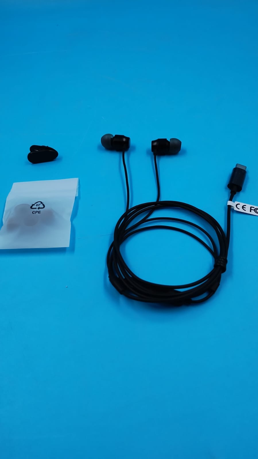 Auriculares USB C con cable, magnéticos, micrófono, manos libres.