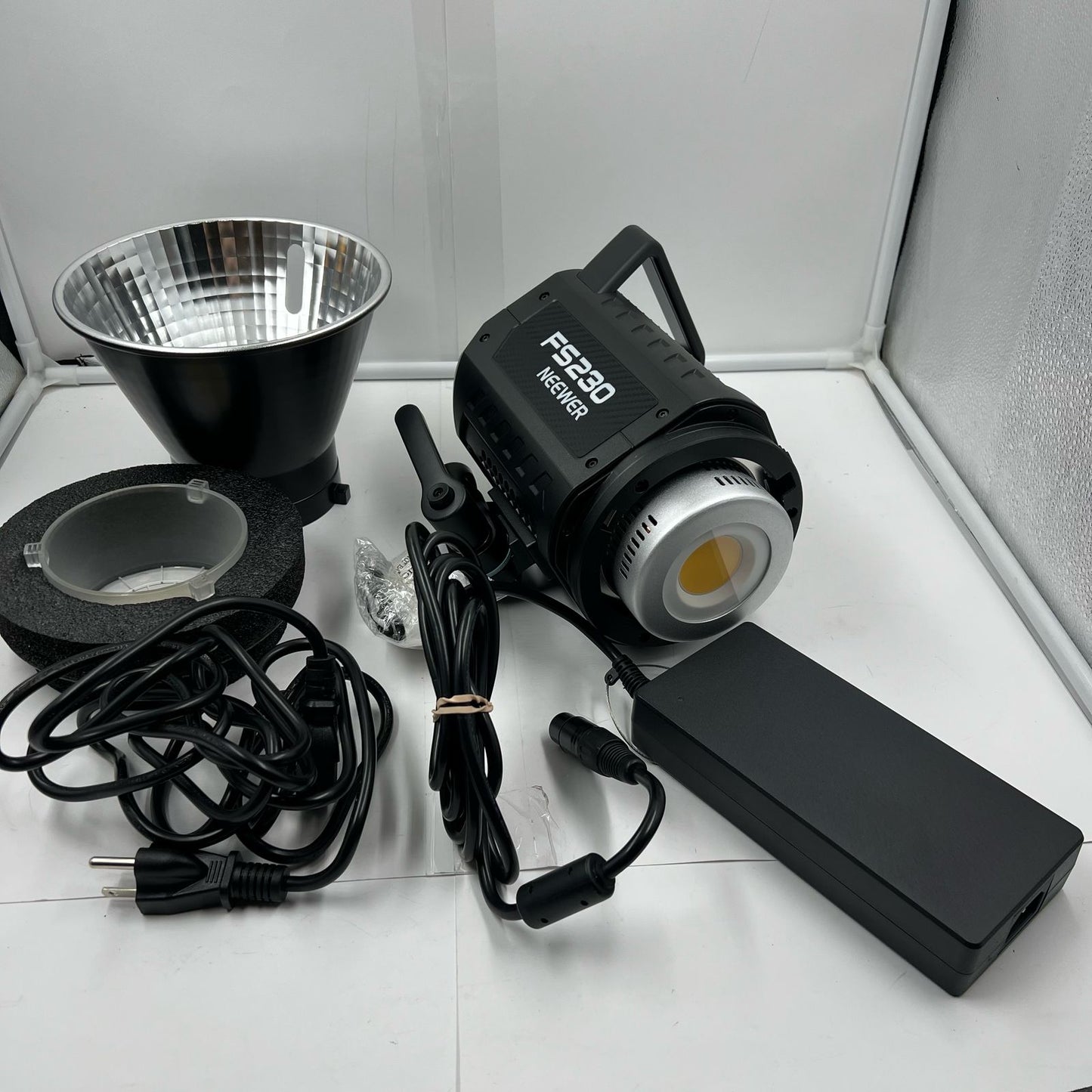 NEEWER FS230 Luz de Video COB de 230W