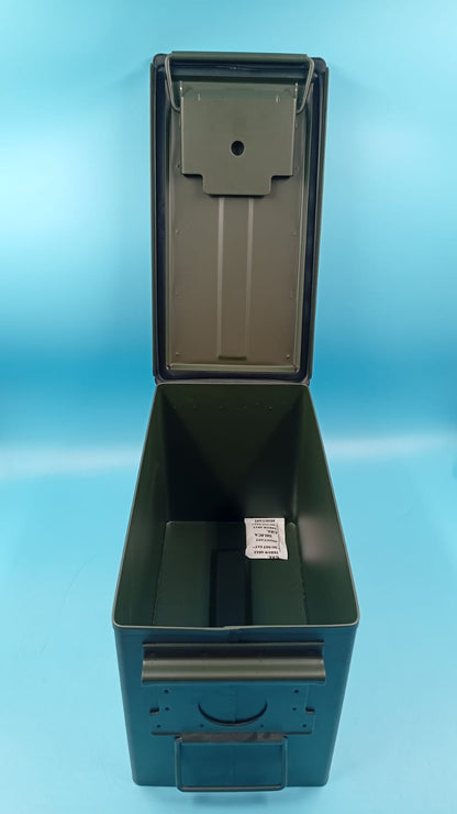 Contenedor con sistema de cierre frontal, acero de grado militar.