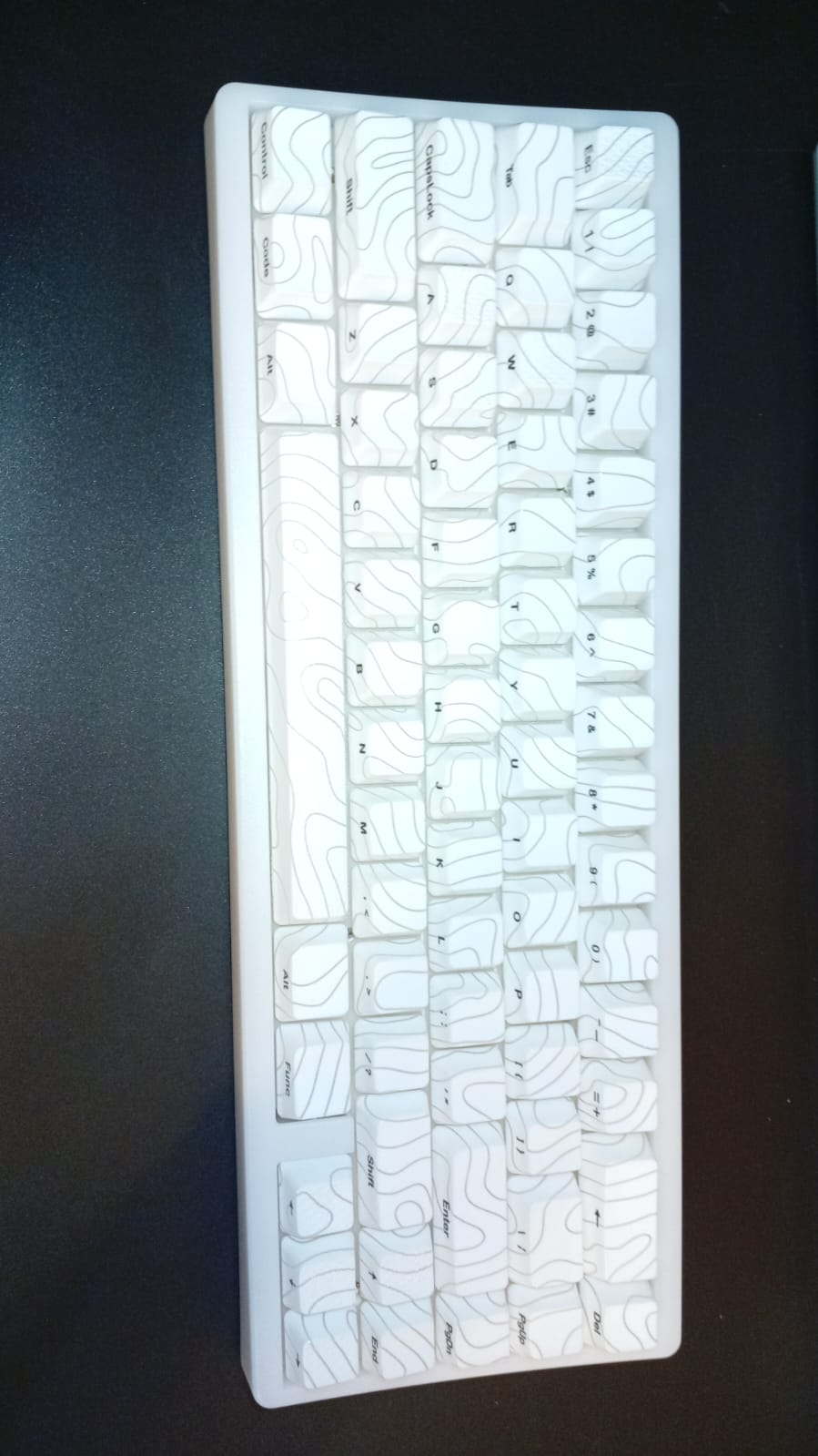 Teclado topográfico con cable para juegos con teclas IMD Tech. Blanco.