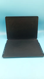 Funda Incase Snap Jacket para MacBook Pro, 13", flexible.