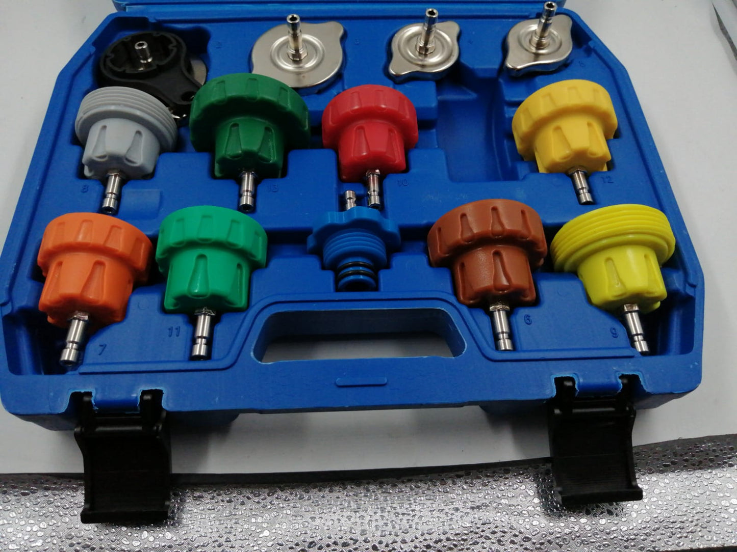 Kit probador de presión, radiador, carga refrigerante, det. fugas.