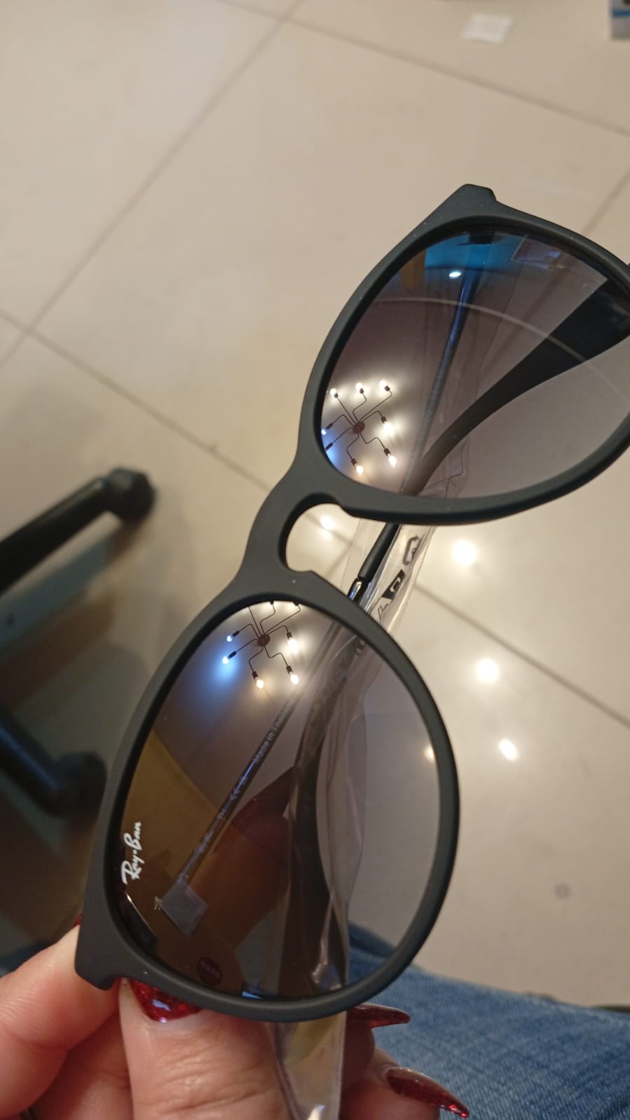 Lentes de sol, Ray-Ban Erika Classic, RB4171, degradados.