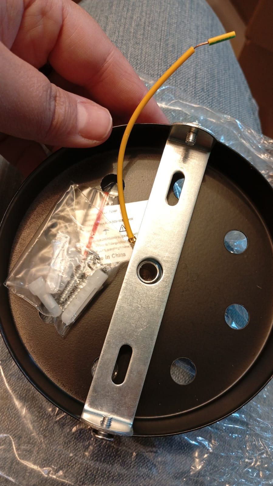 Lámpara de techo, vintage, de 8 luces E27, de metal semi-empotrado.