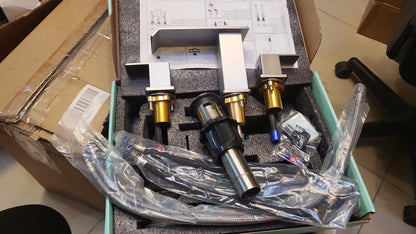 Llave de baño de níquel cepillado generalizado de 3 agujeros, 2 asas.