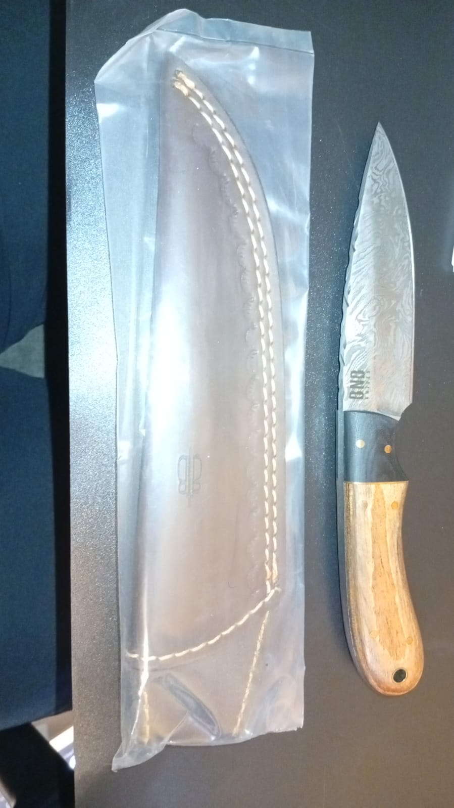 BucknBear Cuchillo de Cazador, Mango de Madera de Nogal.
