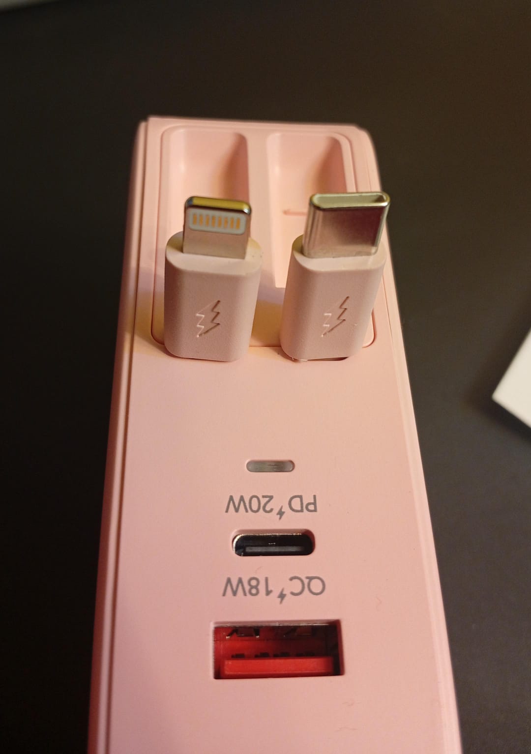 Cargador de pared retráctil 4 en 1, retráctil, Carga rápida, (USADO).