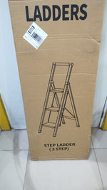 Escalera, aluminio de 3 escalones, plegable con asa, antideslizante.