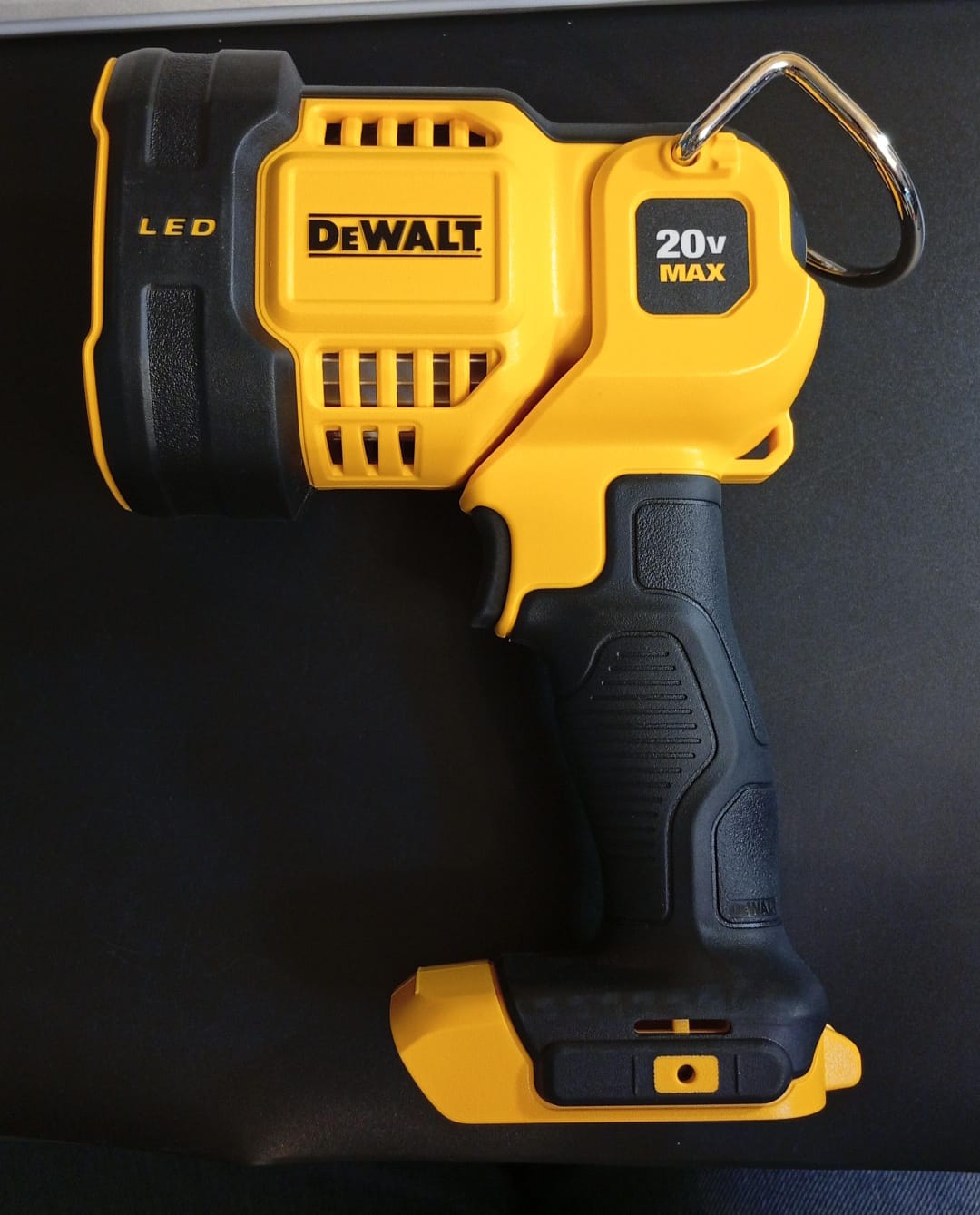 DEWALT Reflector de Luces Led 20V máx., DCL043, (USADO).