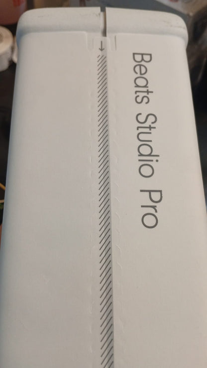 Audífonos Bluetooth con Cancelación de Ruido, Beats Studio Pro.