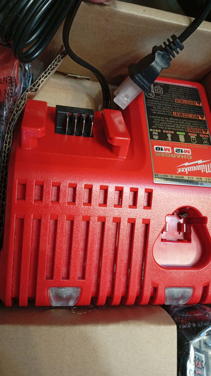 Herramienta Multiusos Milwaukee M18 (2626-21), con batería de 1.5V