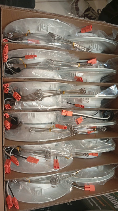 Luces empotrables Amico 24 Pack 5/6", 5CCT borde deflector blanco