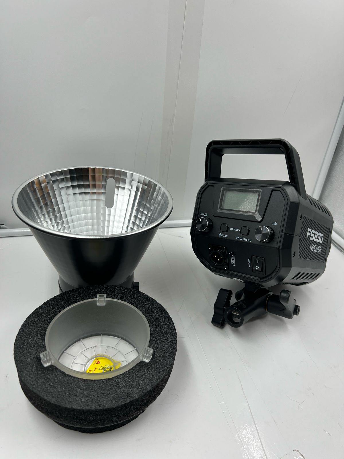 NEEWER FS230 Luz de Video COB de 230W