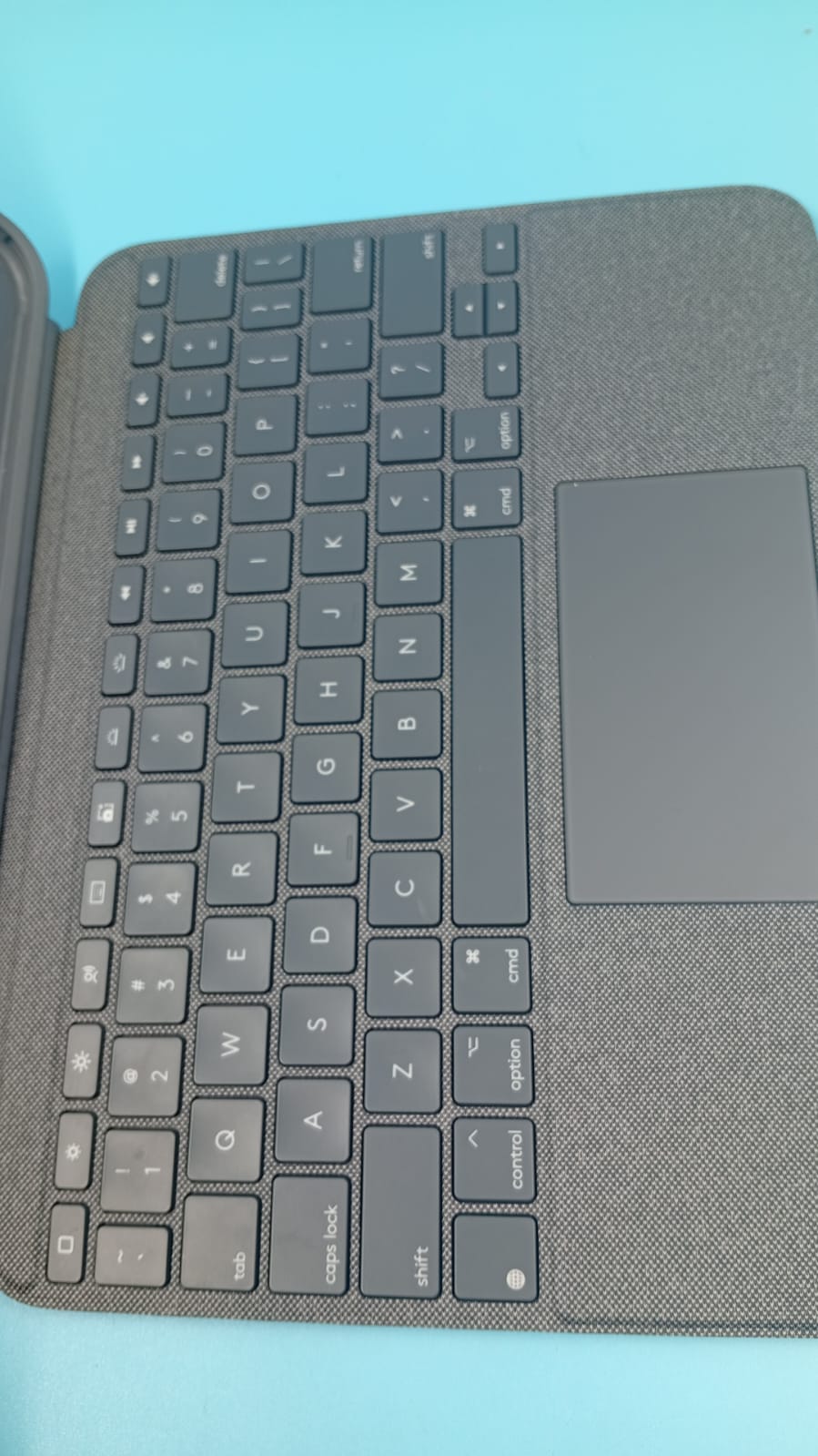 Funda c/teclado extraíble para iPad 10.° gen, Logitech Combo Touch.