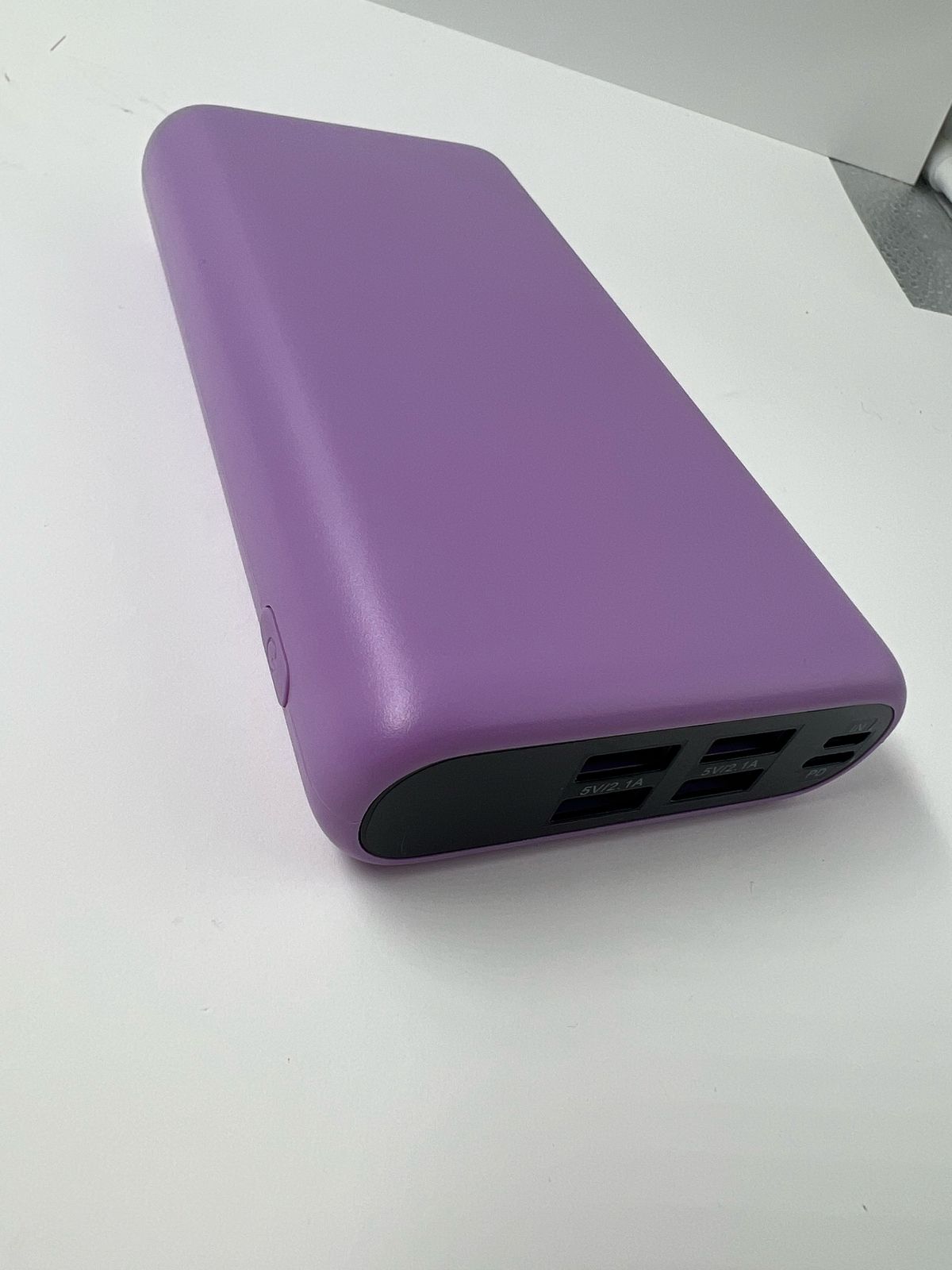 Bateria Externa Portatil HX200K1 con 5 Salidas y 2 Entradas