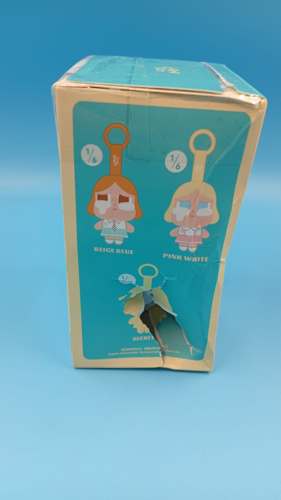 Caja con colgante de felpa, figuras Crybaby, Popmart.(ABIERTO).