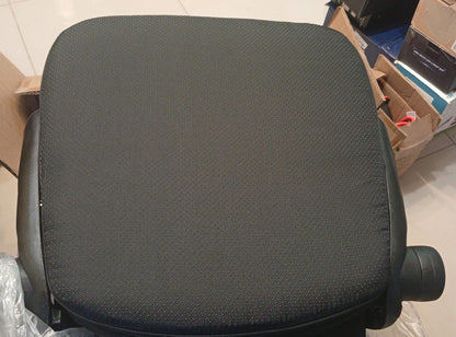 Silla de piso CoVibrant ergonómica plegable respaldo de malla, posabrazos