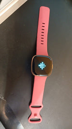 Smartwatch de Fitness, Fitbit Versa 4, con GPS integrado (CAJA BIERTA)