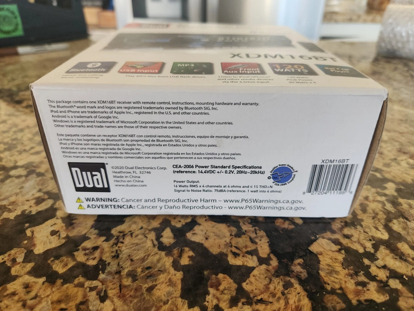 Receptor de medios digitales doble AM/FM para automóvil.