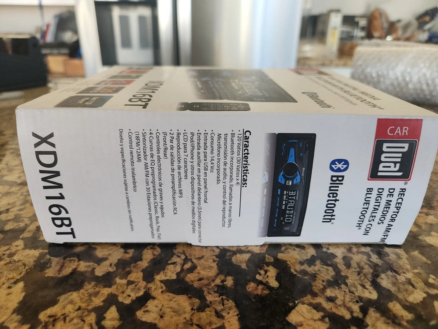 Receptor de medios digitales doble AM/FM para automóvil.